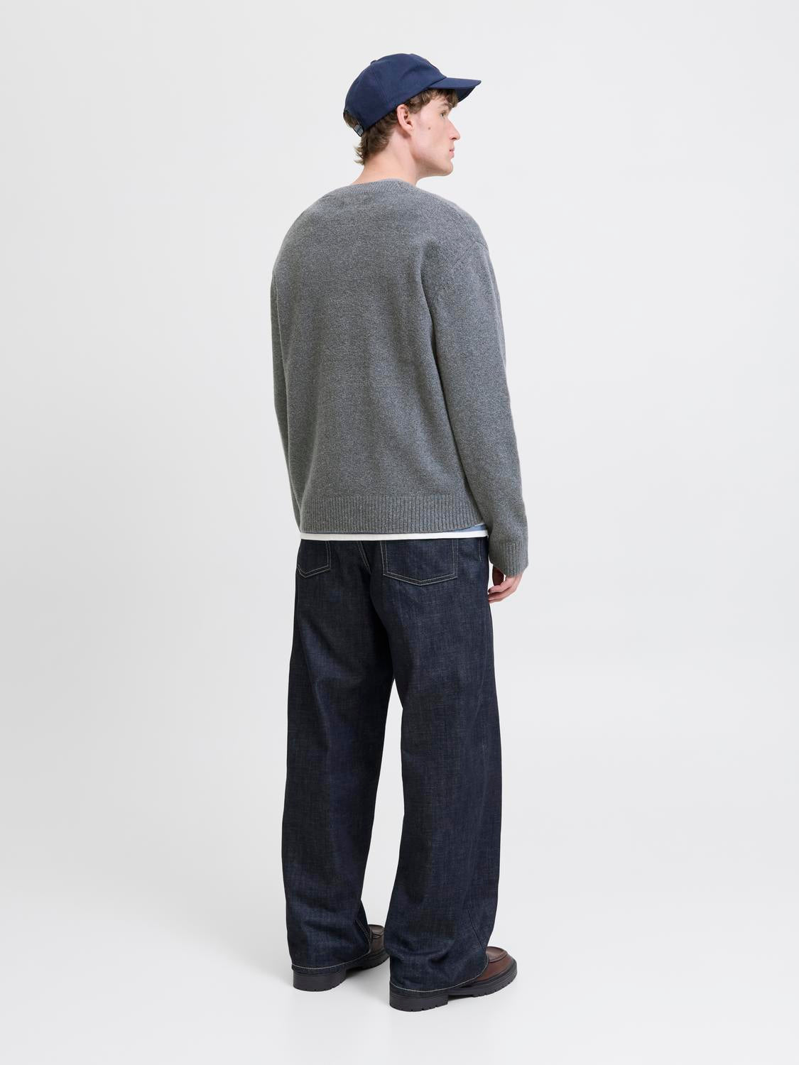 model_shot-back